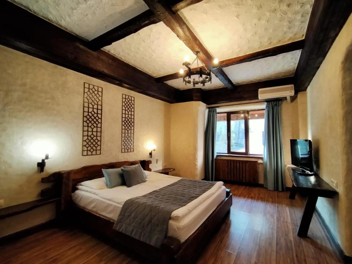 Saraishyq Hotel Алма Ата Екстериор снимка