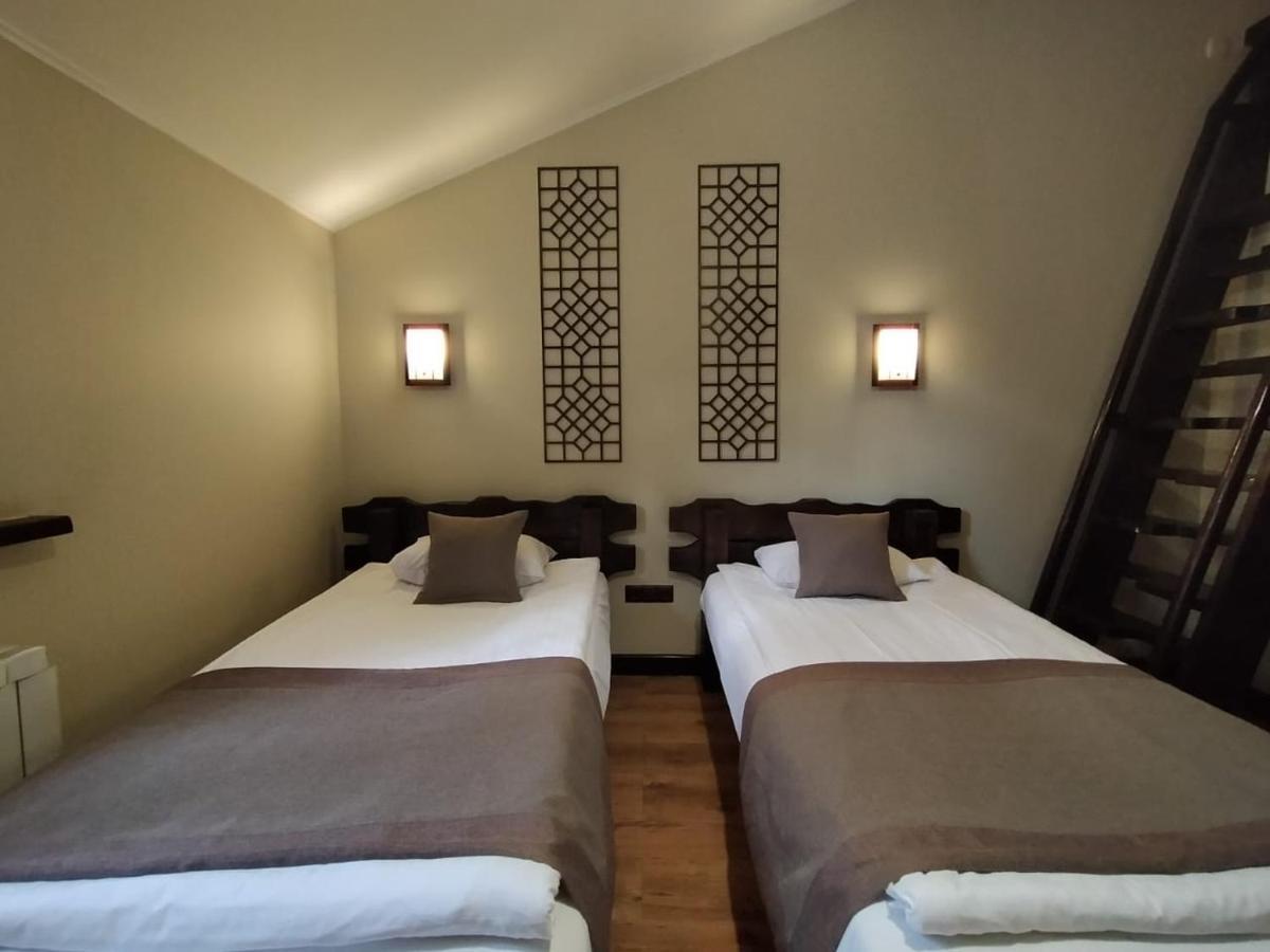 Saraishyq Hotel Алма Ата Екстериор снимка