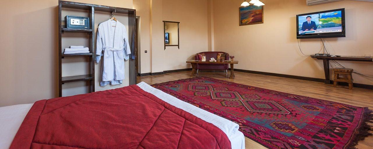 Saraishyq Hotel Алма Ата Екстериор снимка