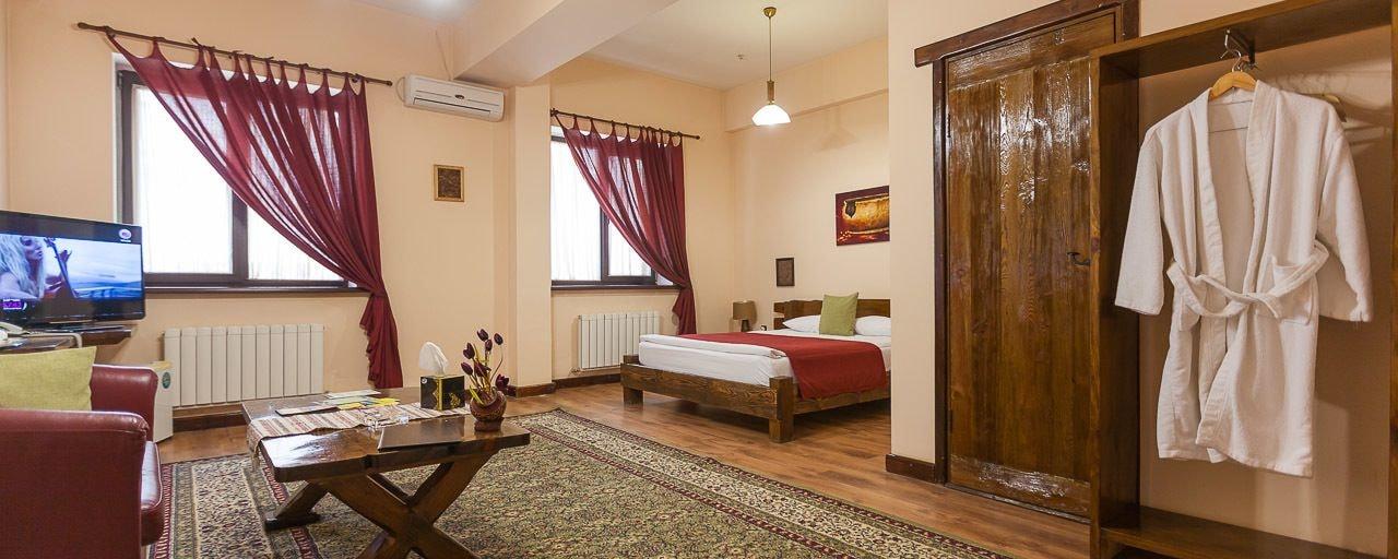 Saraishyq Hotel Алма Ата Екстериор снимка