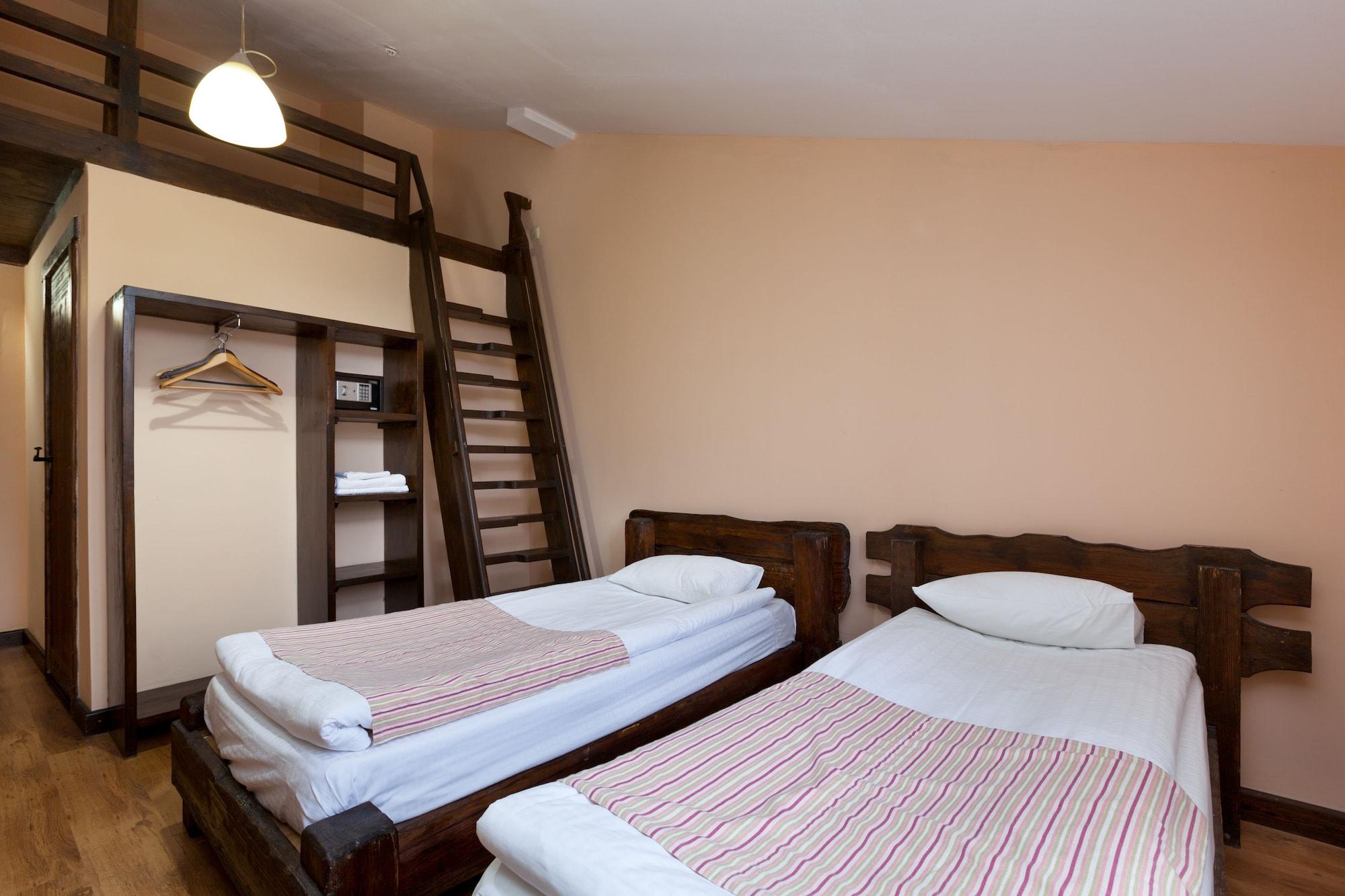 Saraishyq Hotel Алма Ата Екстериор снимка