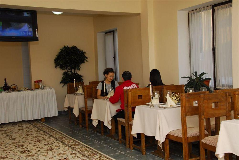 Saraishyq Hotel Алма Ата Екстериор снимка