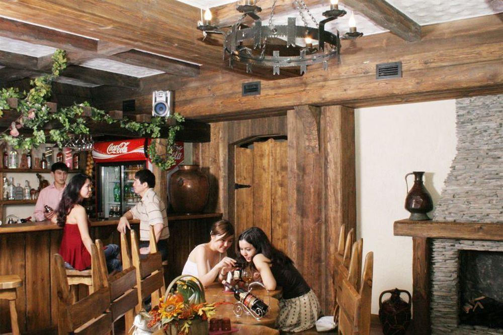Saraishyq Hotel Алма Ата Екстериор снимка
