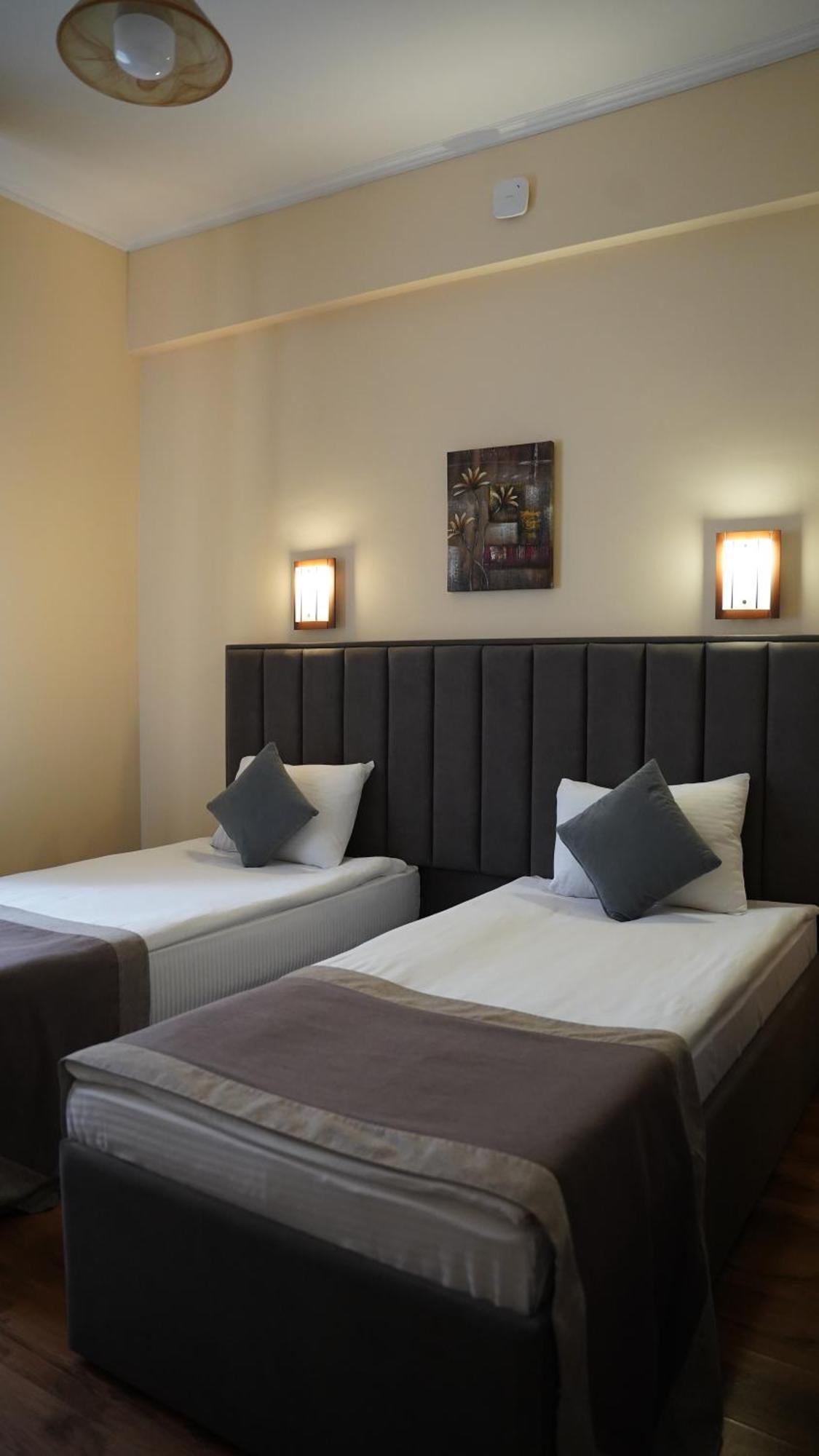 Saraishyq Hotel Алма Ата Екстериор снимка