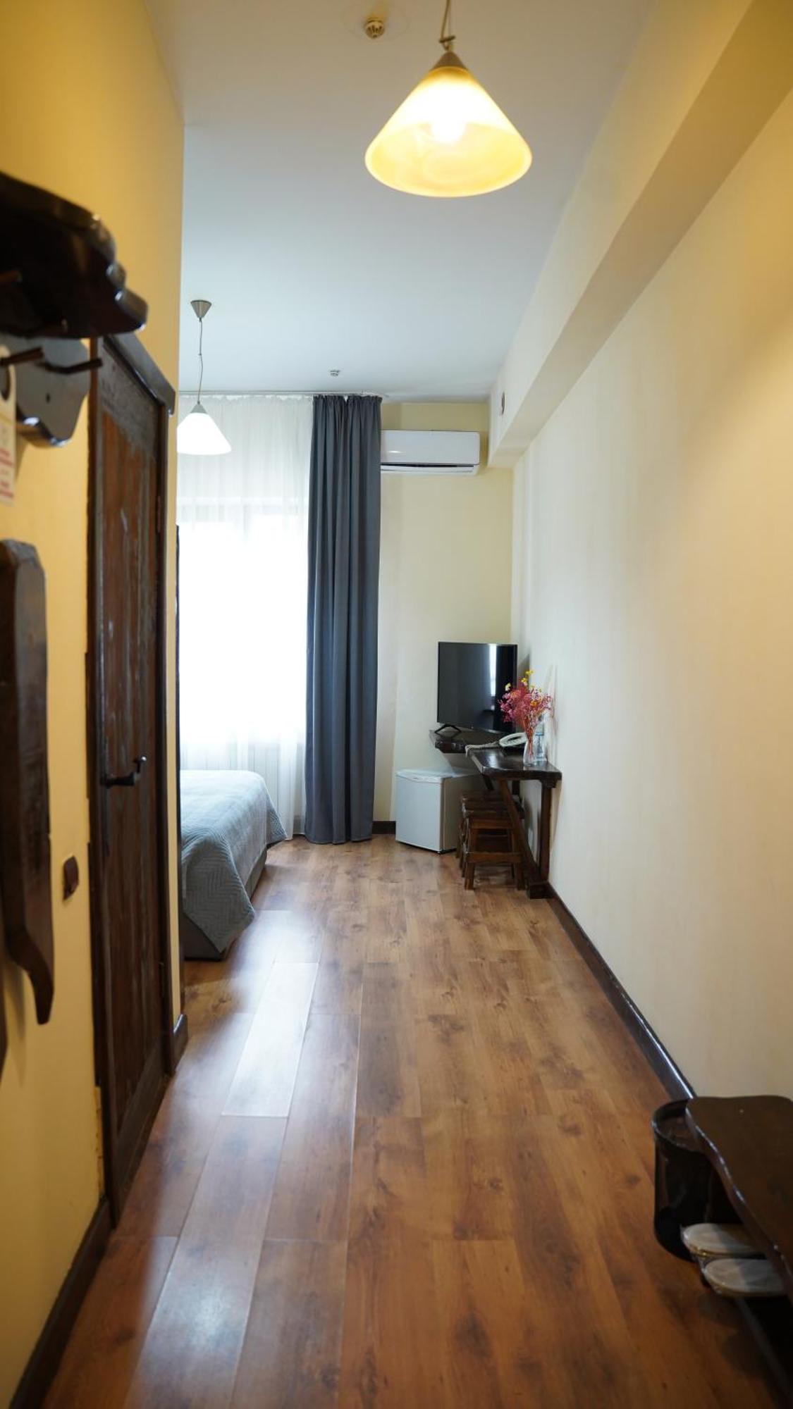 Saraishyq Hotel Алма Ата Екстериор снимка