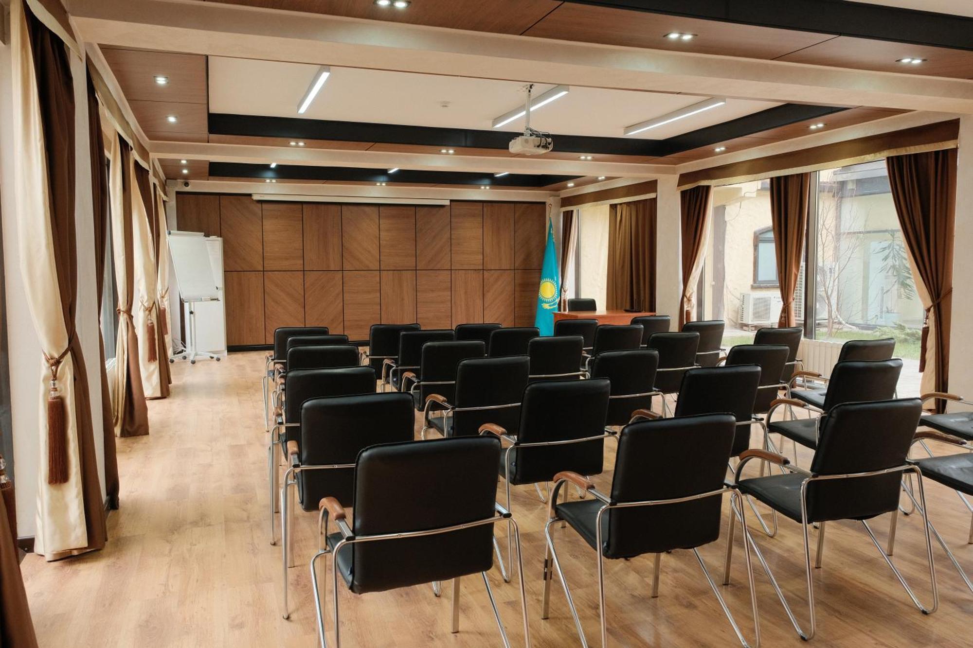 Saraishyq Hotel Алма Ата Екстериор снимка