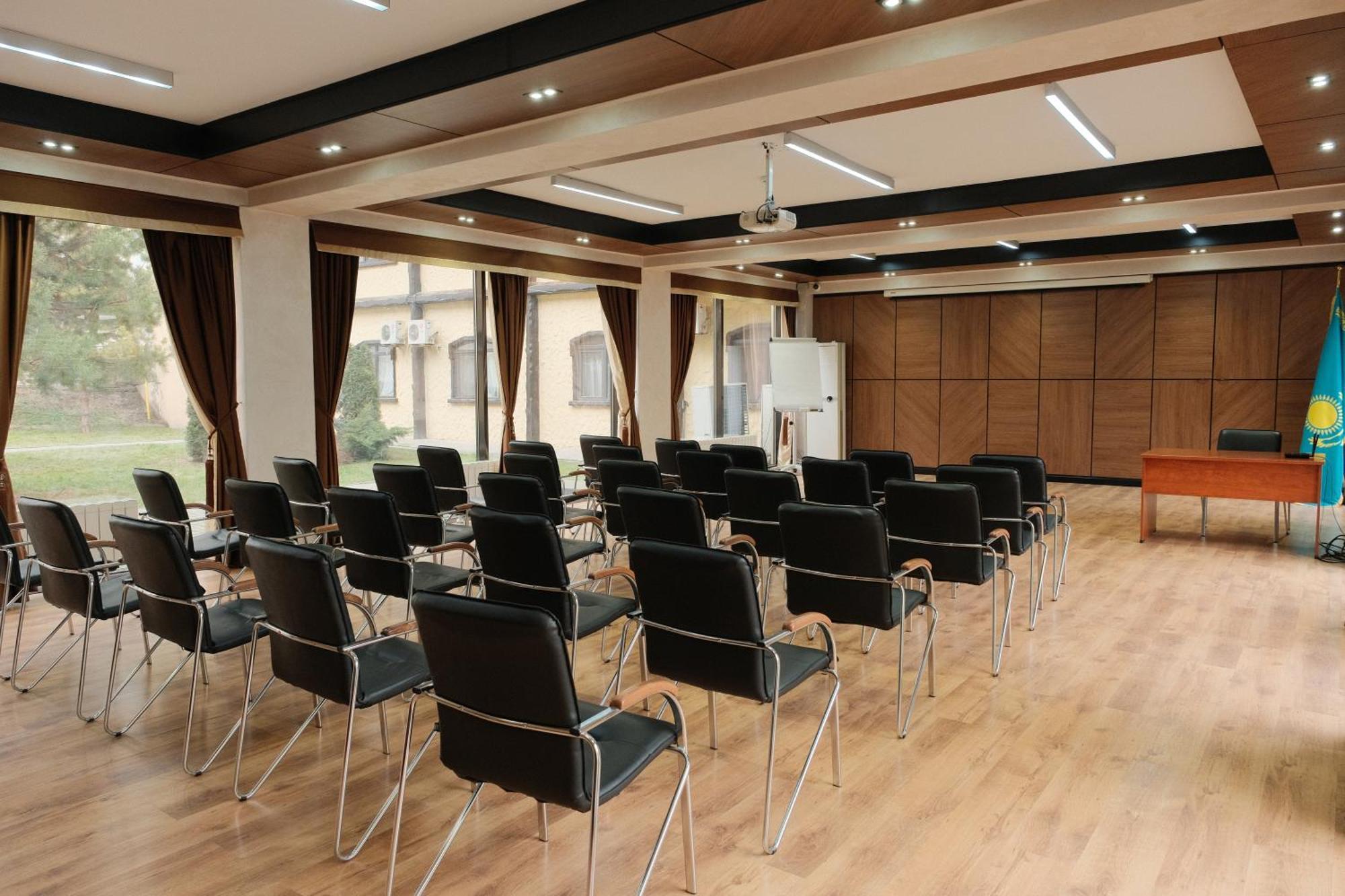 Saraishyq Hotel Алма Ата Екстериор снимка