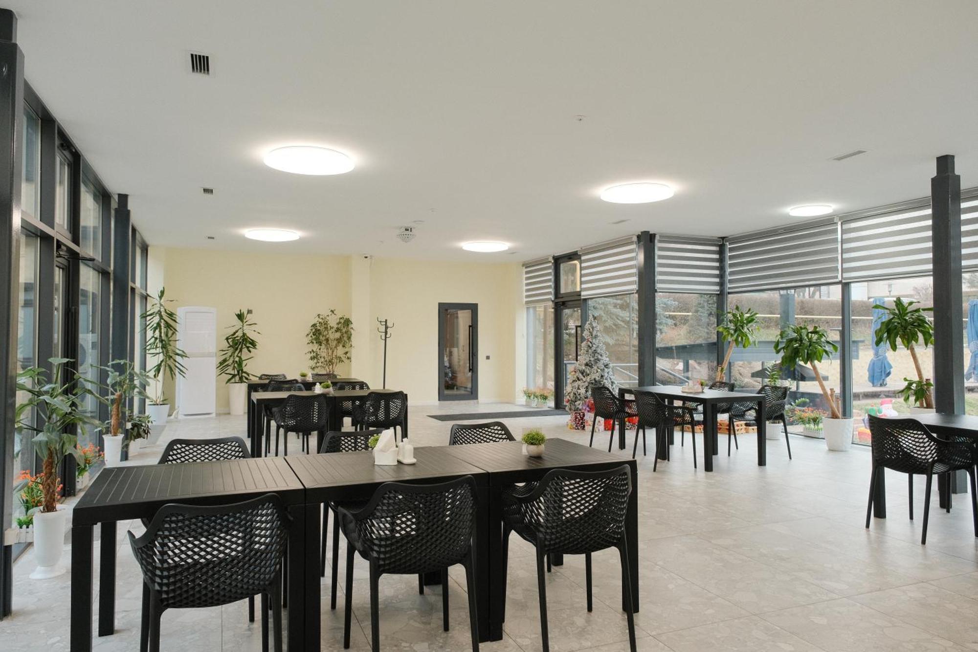 Saraishyq Hotel Алма Ата Екстериор снимка