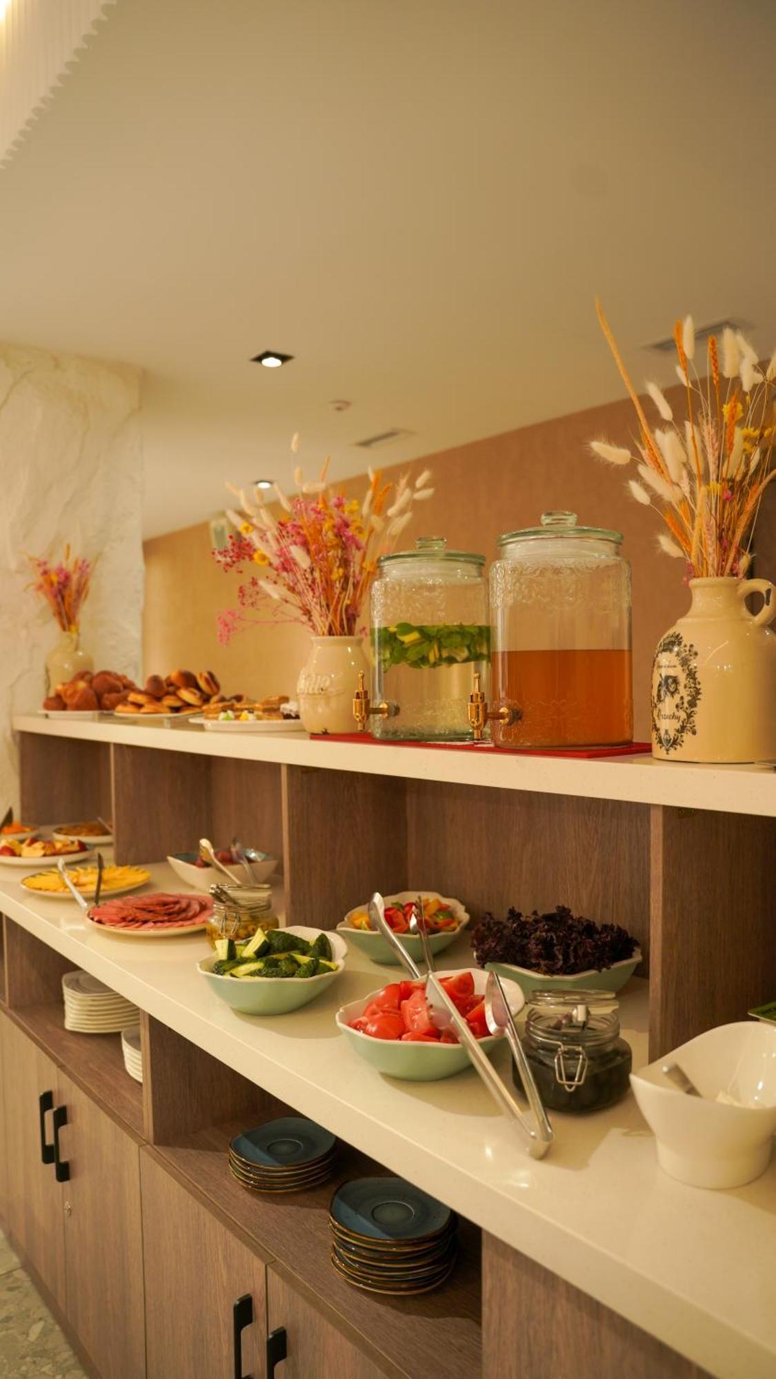 Saraishyq Hotel Алма Ата Екстериор снимка