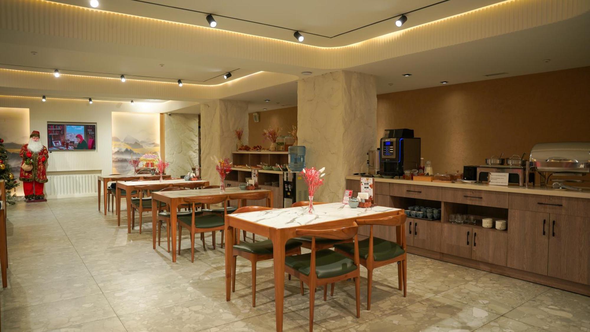 Saraishyq Hotel Алма Ата Екстериор снимка