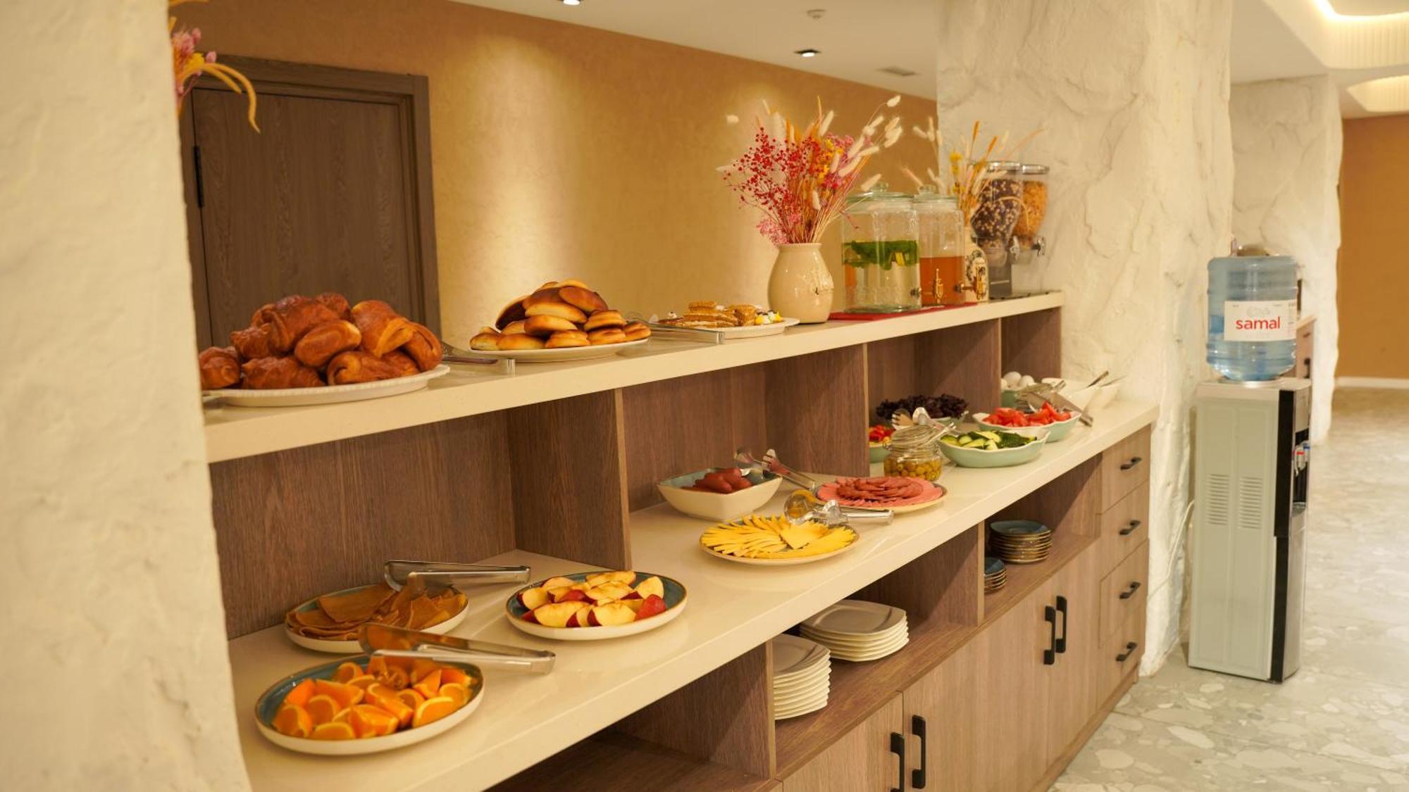 Saraishyq Hotel Алма Ата Екстериор снимка