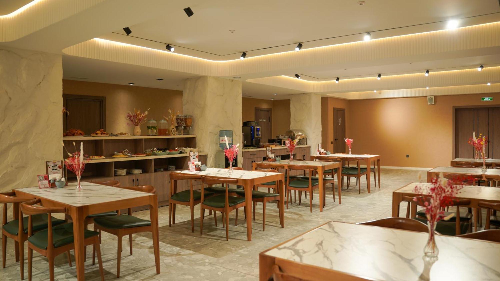 Saraishyq Hotel Алма Ата Екстериор снимка