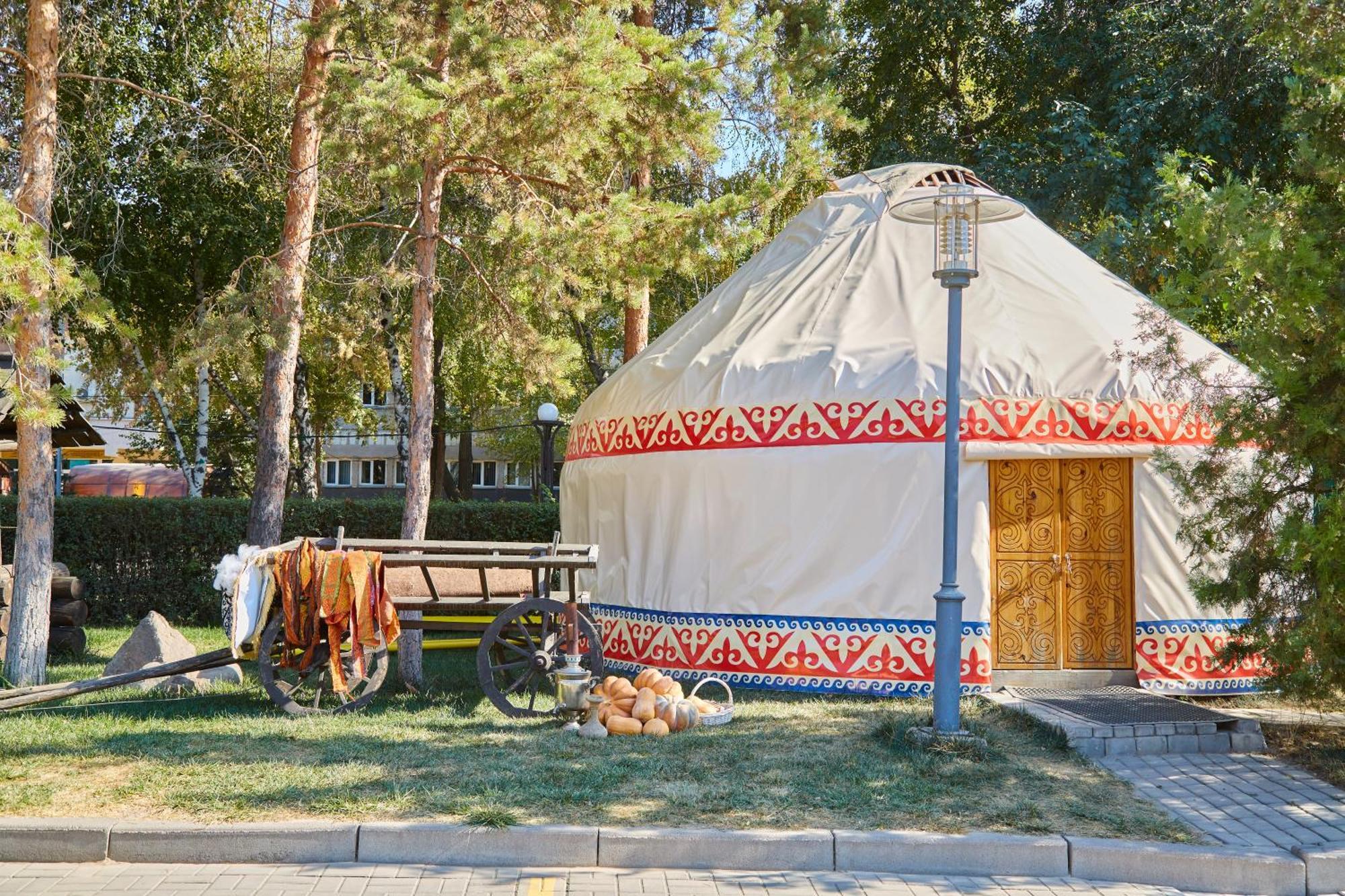 Saraishyq Hotel Алма Ата Екстериор снимка