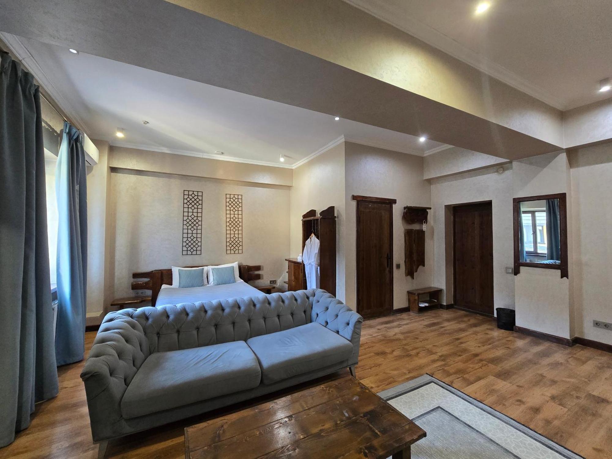 Saraishyq Hotel Алма Ата Екстериор снимка