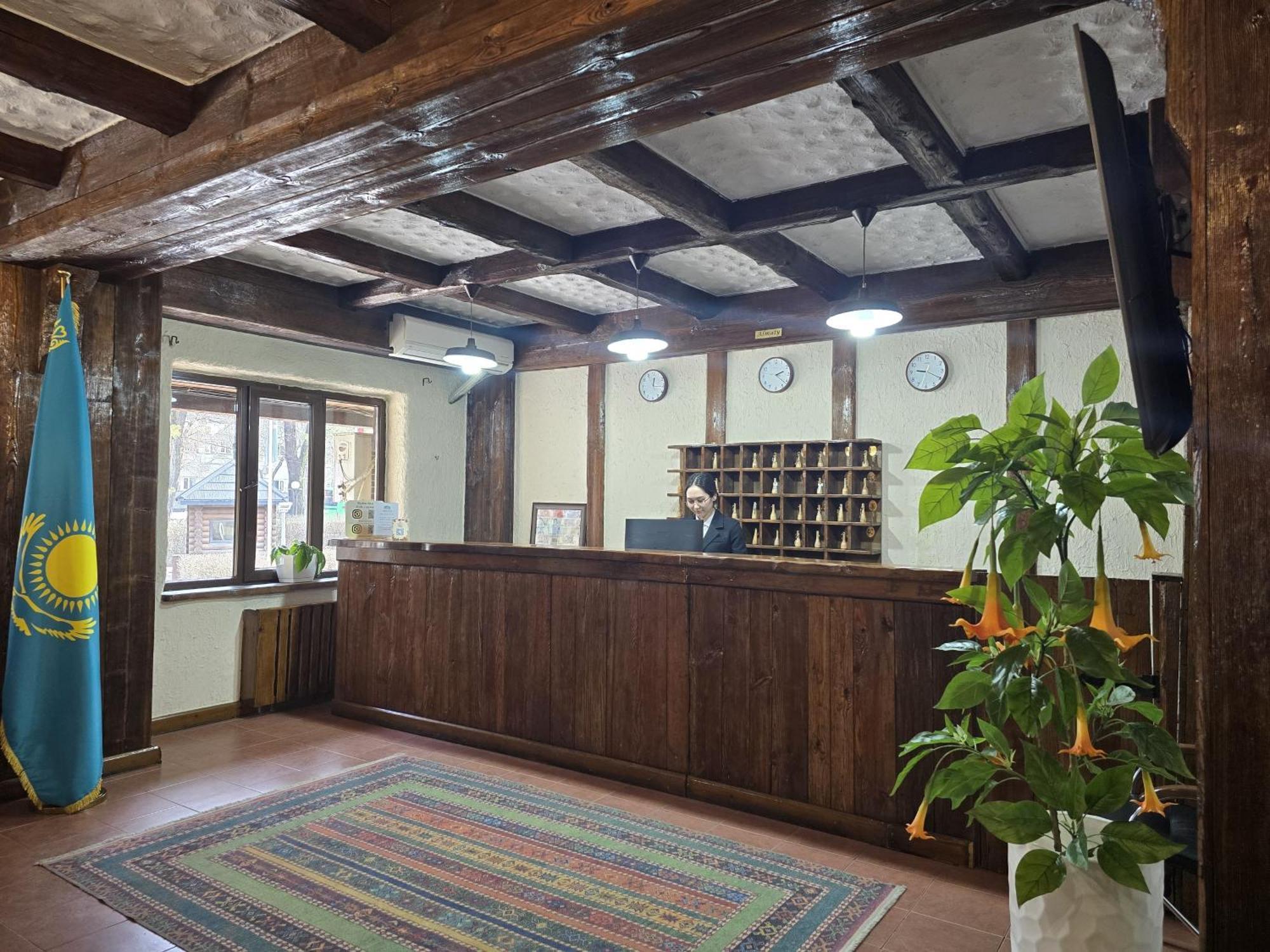 Saraishyq Hotel Алма Ата Екстериор снимка