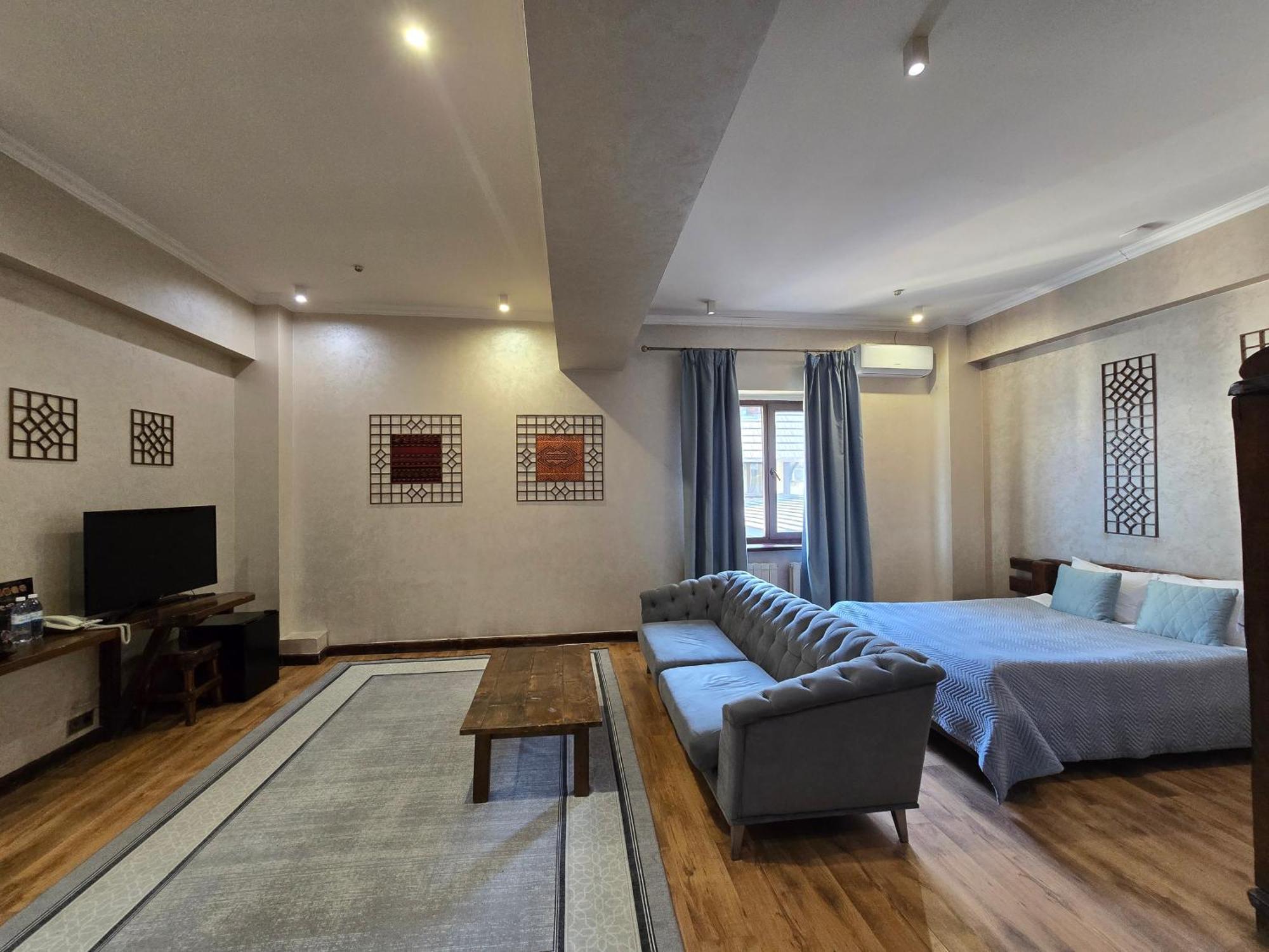 Saraishyq Hotel Алма Ата Екстериор снимка